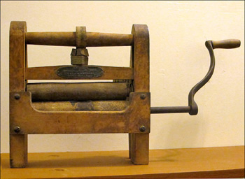 Amidon's wash wringer, front